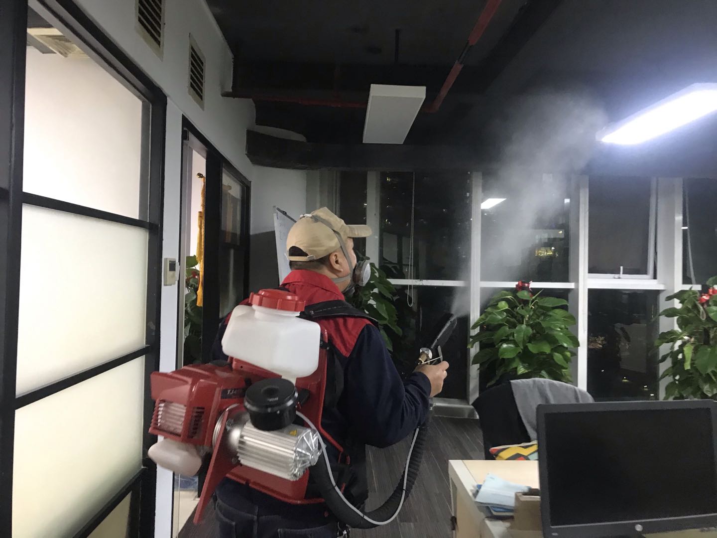 花都办公室与商铺消杀现场